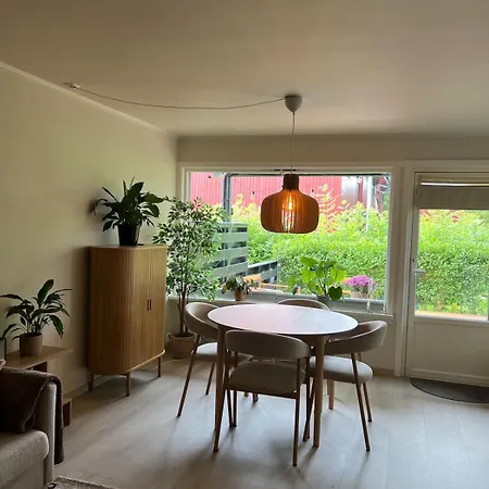 Cozy, Modern Short Distance To Ons *