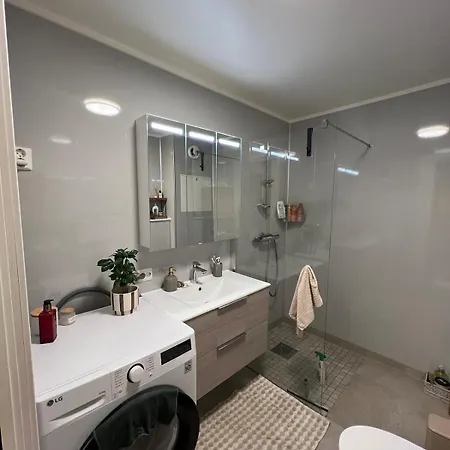 Cozy, Modern Short Distance To Ons Apartamento